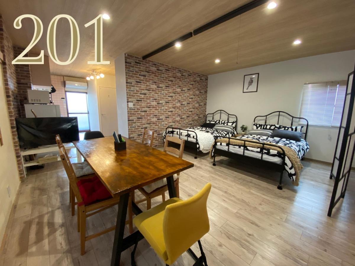 Guest House Apple โอซาก้า ภายนอก รูปภาพ